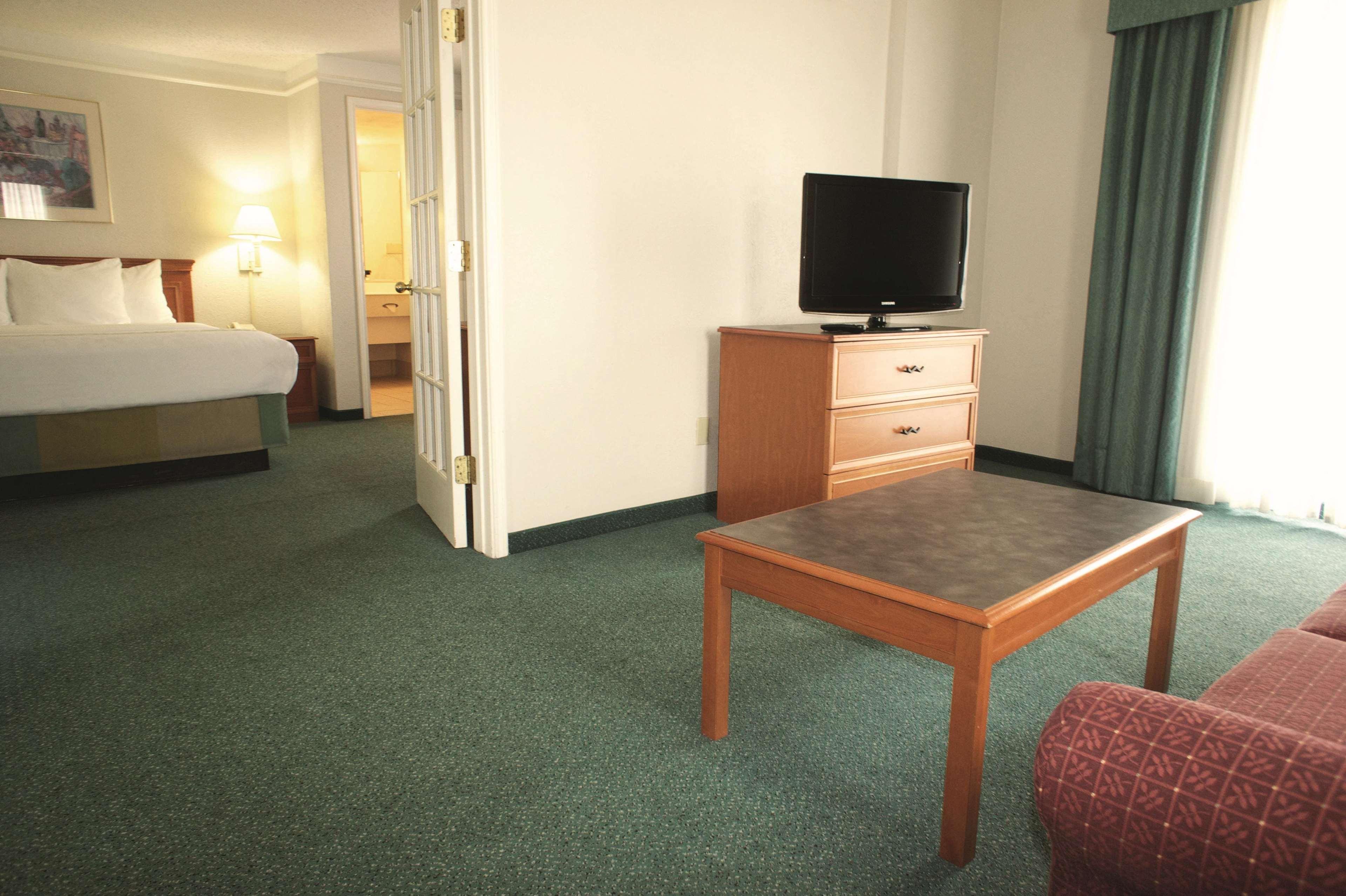 La Quinta Inn By Wyndham Columbus Airport Area Εξωτερικό φωτογραφία